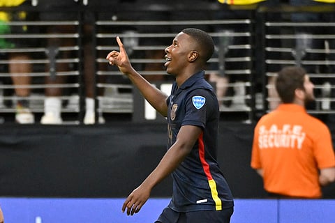 Alan Minda celebrates scoring Ecuador's third goal